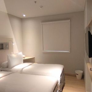Kamar kembar standard